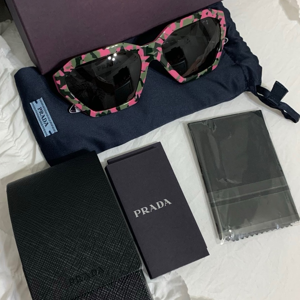 💗💚PRADA 💚💓Sunglasses 😎